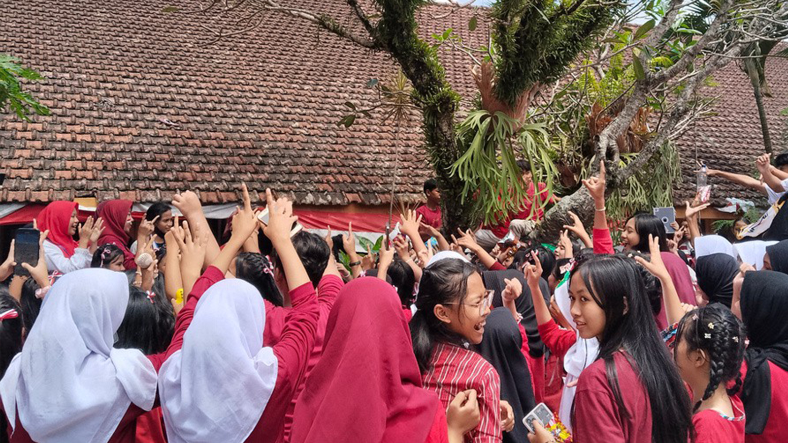 LINI MASA EDISI AGUSTUS_page1_image3